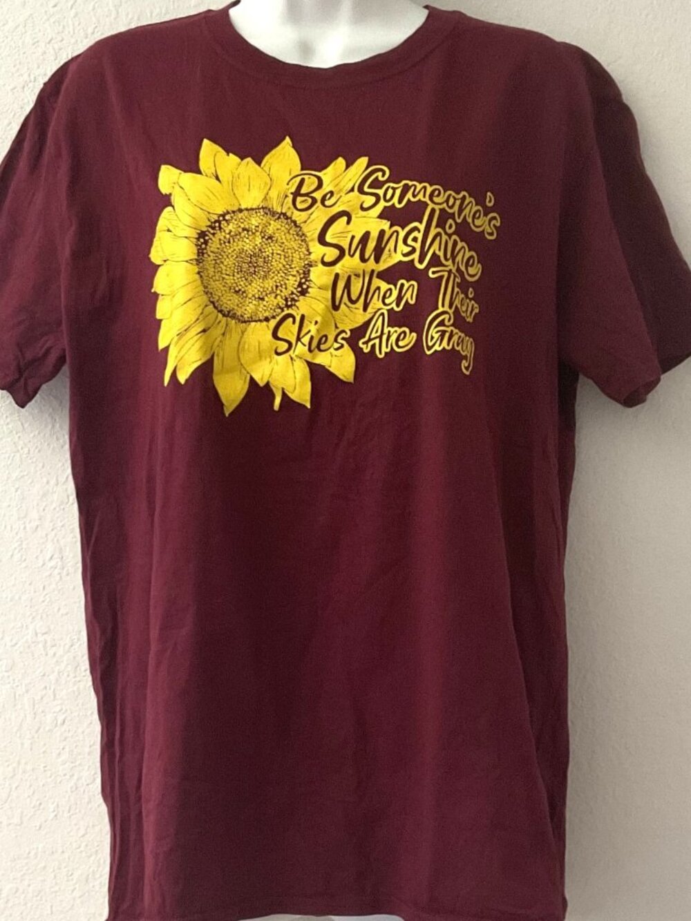 Sunflower "Be Someone's Sunshine" Maroon Graphic Tee L Like New